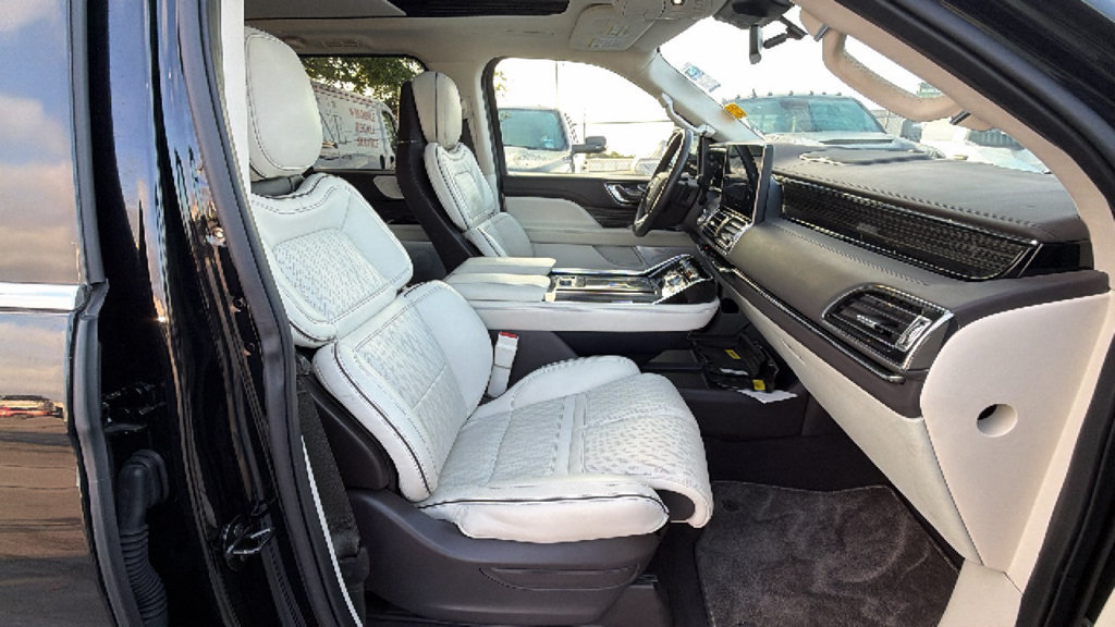 Used 2022 Lincoln Navigator Black Label AWD/4WD image 31