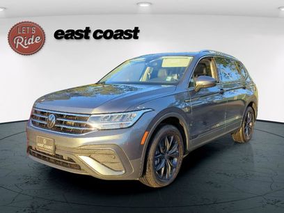 Used 2024 Volkswagen Tiguan SE w/ Panoramic Sunroof Package