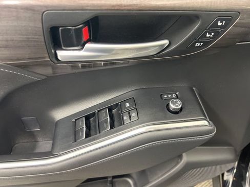 Used 2023 Toyota Highlander Platinum AWD/4WD image 15
