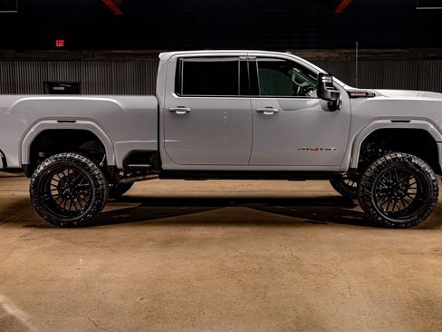 Used 2025 GMC Sierra 2500 AT4 w/ AT4 Premium Plus Package image 11