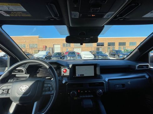 Used 2025 Toyota 4Runner TRD Off-Road image 33