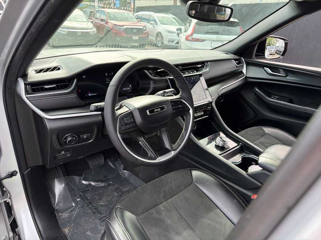 Used 2024 Jeep Grand Cherokee Altitude RWD image 25