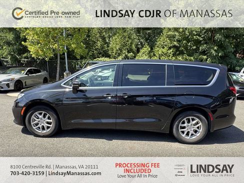 Used 2023 Chrysler Pacifica Touring-L FWD image 6