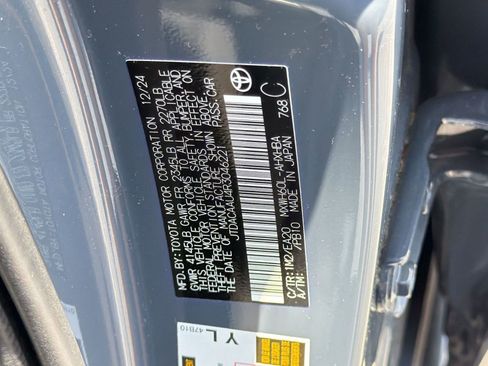 Used 2024 Toyota Prius Limited w/ Limited Premium Package FWD image 17