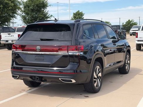 Used 2024 Volkswagen Atlas SE w/ Panoramic Sunroof Package FWD image 9