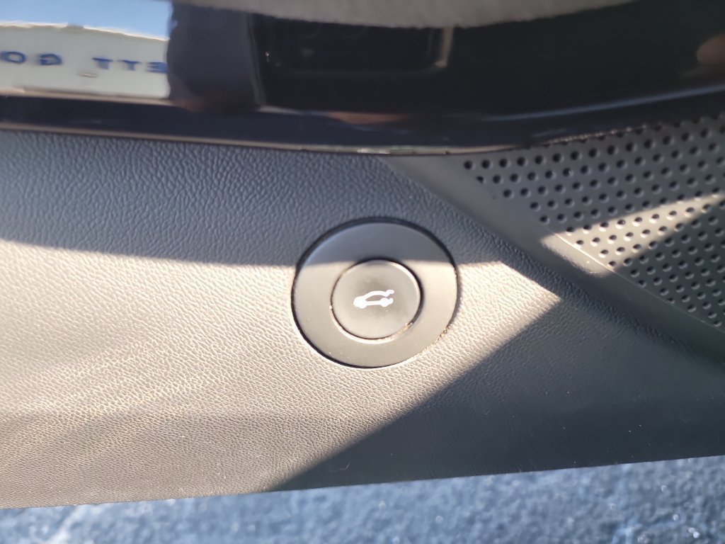 Used 2020 Chevrolet Camaro LT RWD image 11