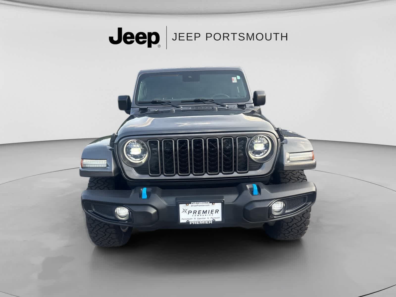 Used 2024 Jeep Wrangler Unlimited w/ Convenience Group AWD/4WD image 2