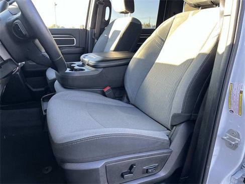 Used 2024 RAM 3500 Big Horn image 32