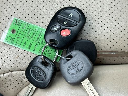 Used 2006 Toyota Solara SLE image 45