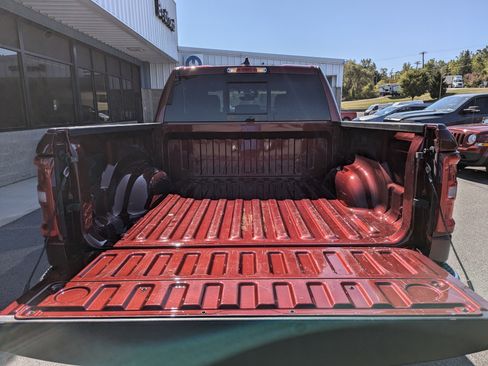 Used 2025 RAM 1500 Laramie image 9