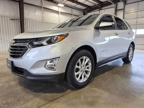 Used 2021 Chevrolet Equinox LT FWD image 2