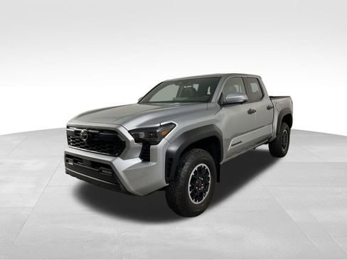 Used 2024 Toyota Tacoma TRD Off-Road w/ TRD Off Road Premium Package image 4