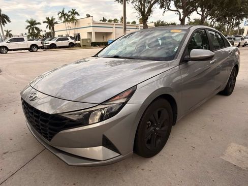 Used 2021 Hyundai Elantra SEL FWD image 2