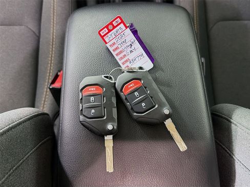 Used 2025 Jeep Wrangler Willys image 10