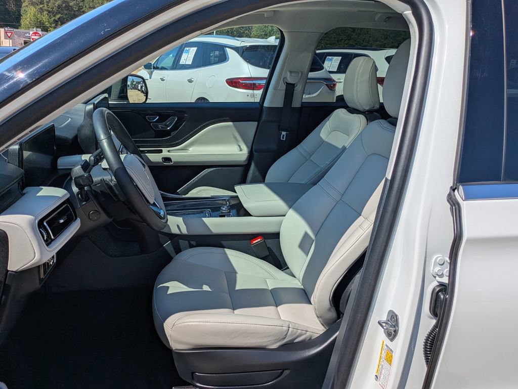 Used 2026 Lincoln Aviator 2WD image 4