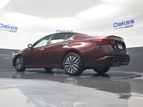 Used 2025 Nissan Altima 2.5 SV image 40