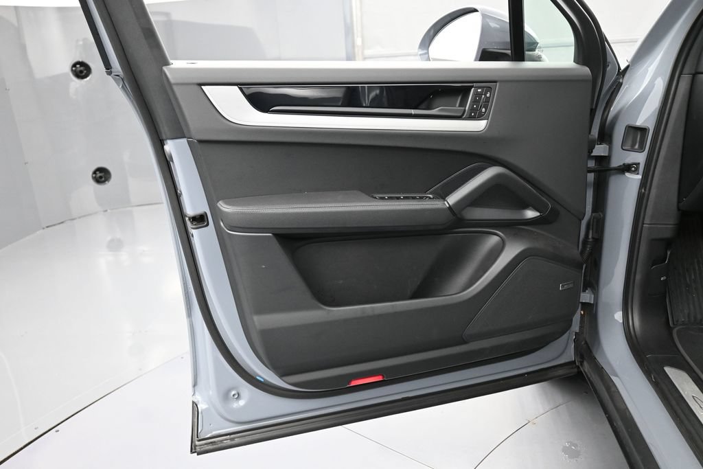 Certified 2026 Porsche Cayenne AWD/4WD image 15