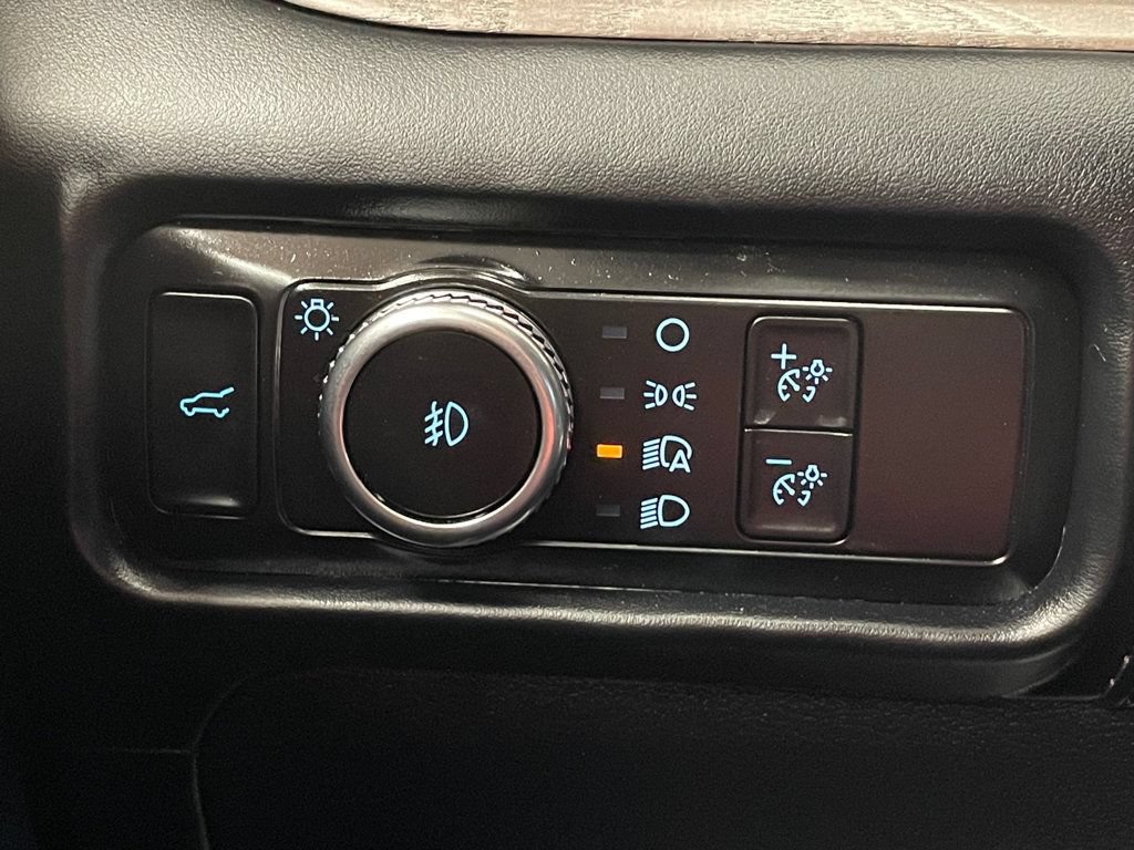 Used 2023 Ford Explorer Platinum w/ Technology Package AWD/4WD image 36