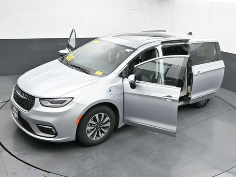 Used 2023 Chrysler Pacifica Limited image 66