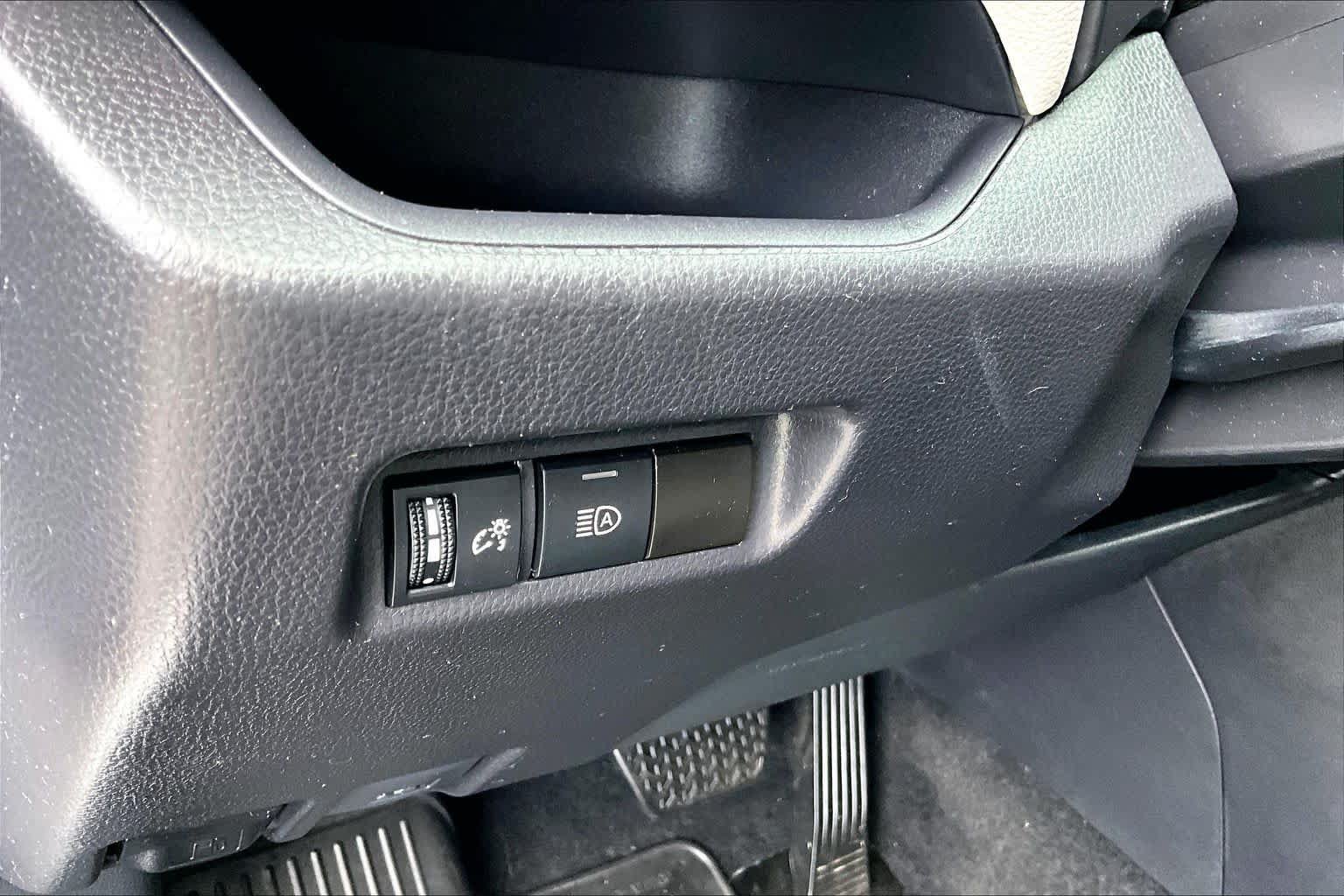 Certified 2025 Toyota RAV4 XLE AWD/4WD image 32