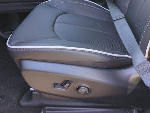 New 2026 Chrysler Pacifica Limited image 14