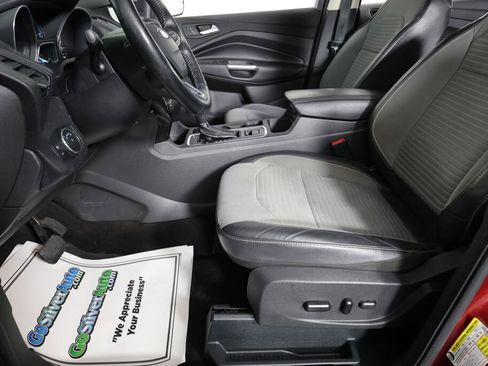 Used 2019 Ford Escape SE image 12