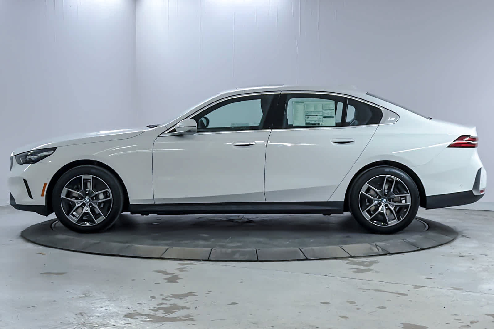 Used 2026 BMW 530i w/ Premium Package RWD image 5