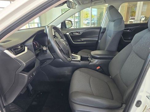 Used 2025 Toyota RAV4 XLE AWD/4WD image 18