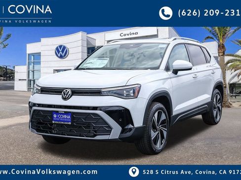 New 2025 Volkswagen Taos SE image 3