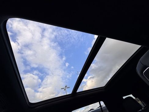 Used 2021 Cadillac Escalade Premium Luxury w/ Performance Package image 35