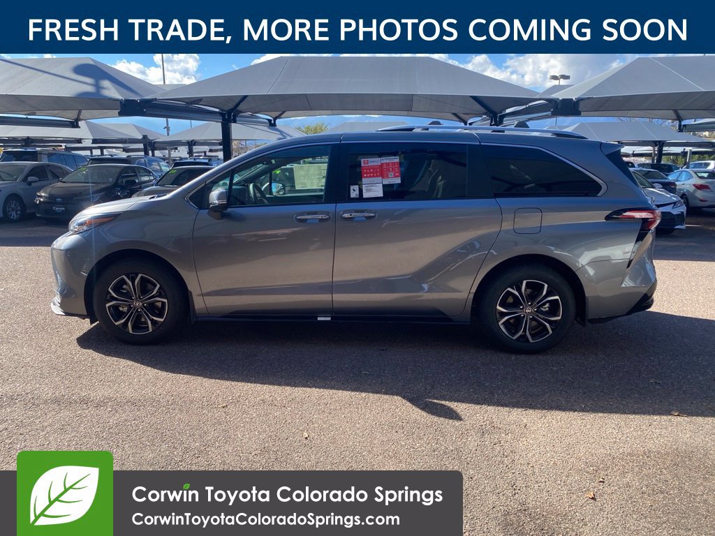Used 2026 Toyota Sienna Platinum AWD/4WD image 5