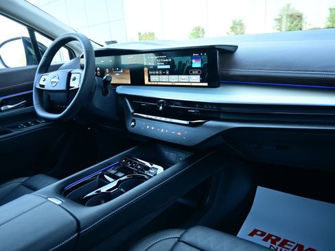 Certified 2025 Nissan Murano Platinum w/ Cargo Package image 22