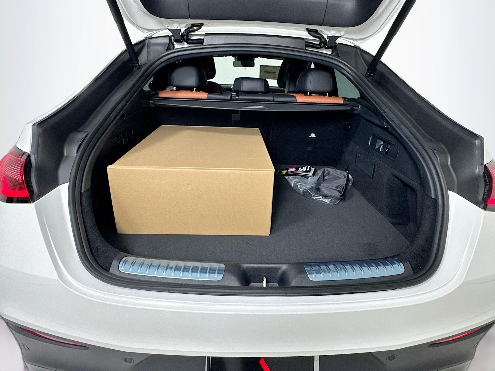 Used 2025 Mercedes-Benz GLC 300 4MATIC image 28