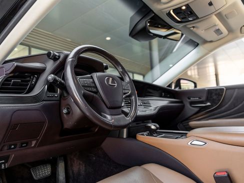 Used 2019 Lexus LS 500 500 Base w/ Accessory Package (Z2) image 19