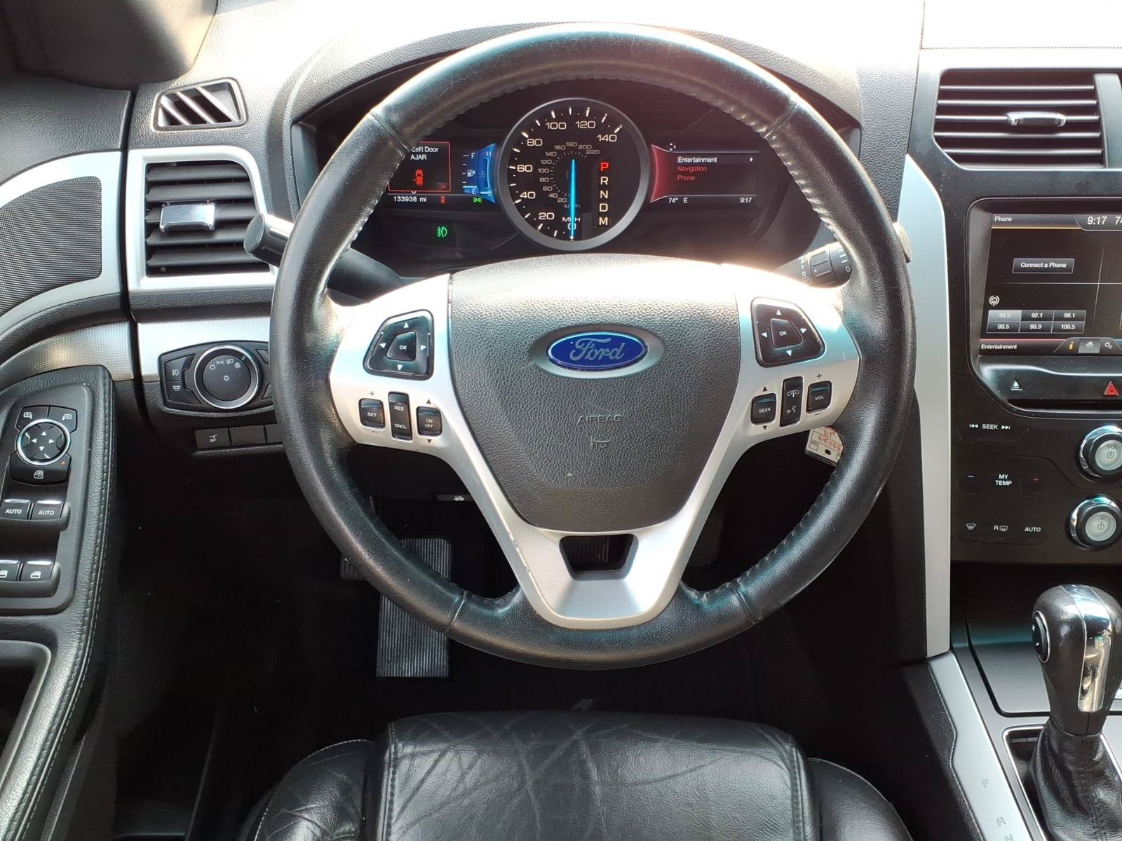 Used 2014 Ford Explorer XLT w/ Equipment Group 202A AWD/4WD image 4