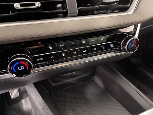 New 2026 Chevrolet Equinox LT w/ Convenience Package II FWD image 30