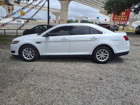 Used 2015 Ford Taurus SE FWD image 4