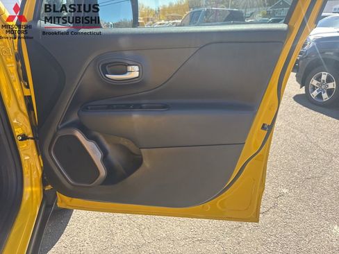 Used 2023 Jeep Renegade Latitude AWD/4WD image 35