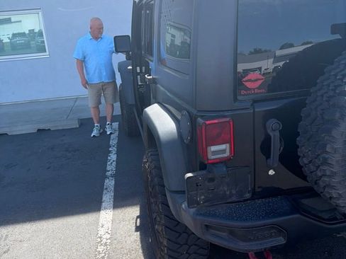 Used 2016 Jeep Wrangler Unlimited Rubicon AWD/4WD image 7