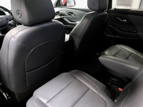 Used 2020 Chevrolet Traverse LT image 21