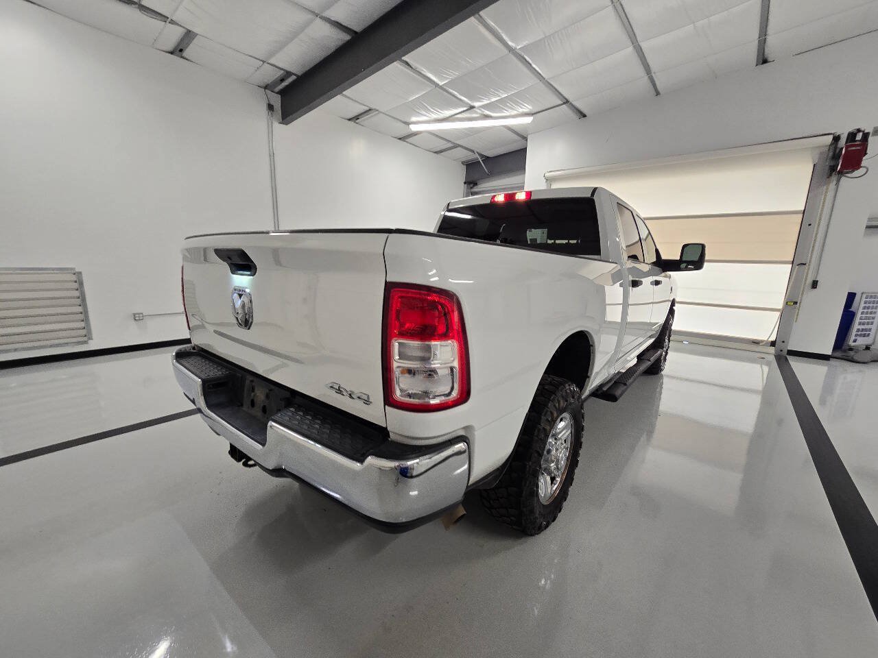 Used 2024 RAM 2500 Tradesman w/ Chrome Appearance Group AWD/4WD image 10