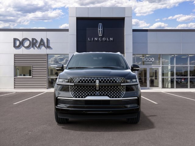 New 2027 Lincoln Navigator Premiere RWD image 3