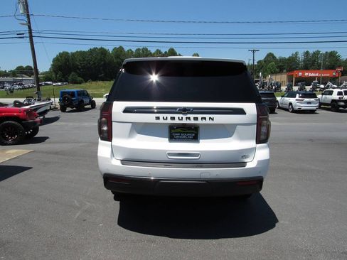 Used 2022 Chevrolet Suburban Z71 w/ Luxury Package AWD/4WD image 5