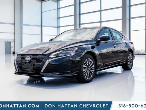 Used 2025 Nissan Altima 2.5 SV AWD/4WD image 1