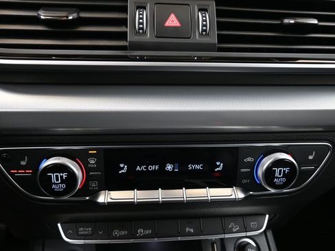 Certified 2025 Audi Q5 2.0T Premium w/ Convenience Plus Package image 33