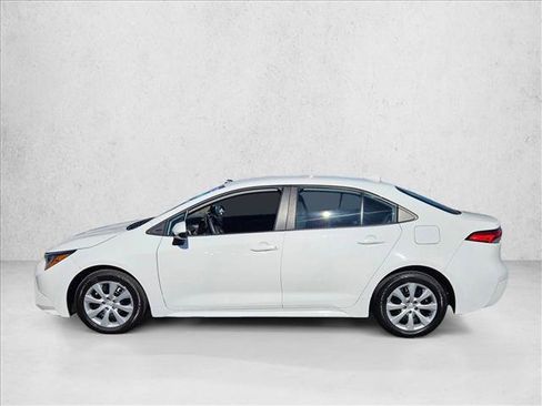Used 2023 Toyota Corolla LE image 9