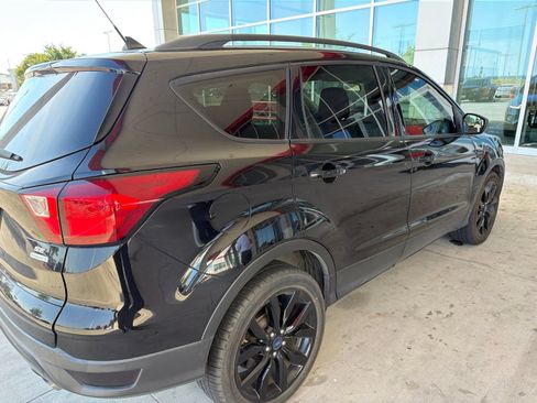 Used 2019 Ford Escape SE FWD image 16