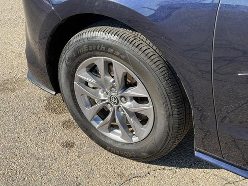 Used 2025 Toyota Sienna LE w/ LE Plus Package image 10