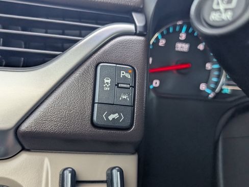 Used 2019 Chevrolet Suburban Premier AWD/4WD image 36