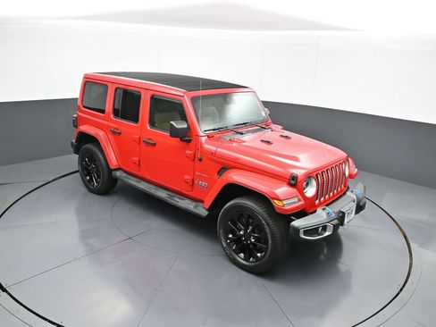 Used 2022 Jeep Wrangler Unlimited Sahara w/ Cold Weather Group AWD/4WD image 37